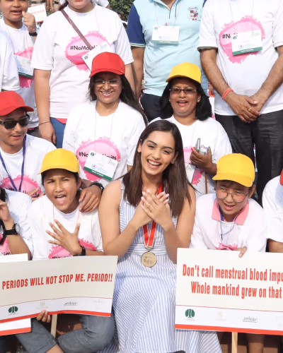 Portrait of Ms. Manushi Chhillar supporting Aakar Social Ventures